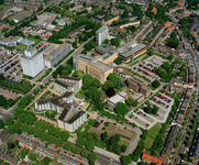 842935 Luchtfoto van het Diakonessenhuis (Bosboomstraat 1) en omgeving te Utrecht, uit het zuidwesten. Op de voorgrond ...